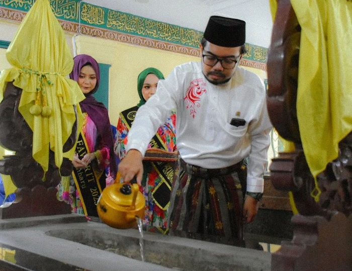 Sambut Ramadhan 1445 Hijriah, Ginda Burnama Ziarah ke Makam Pendiri Kota Pekanbaru 